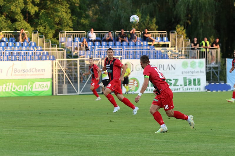 Rengeteg helyzet és fájó vereség Kazincbarcikán